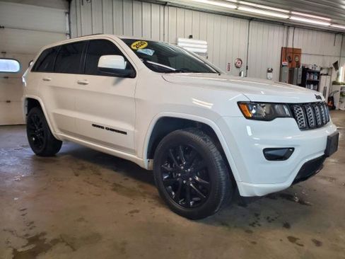 Used 2020 Jeep Grand Cherokee Altitude image 2