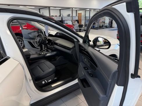 Used 2025 Lincoln Nautilus Reserve AWD/4WD image 23