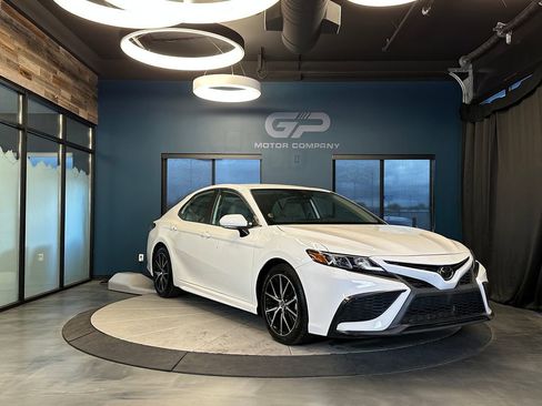 Used 2022 Toyota Camry SE AWD/4WD image 1