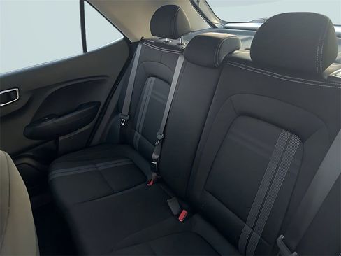 Used 2025 Hyundai Venue SEL image 12