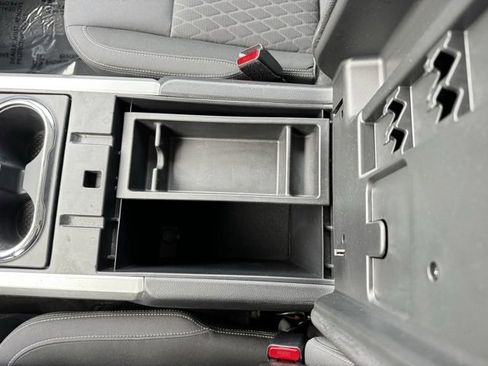 Used 2020 Nissan Titan SV image 19