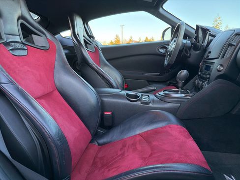 Used 2017 Nissan 370Z NISMO image 17