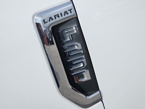 Used 2022 Ford F250 Lariat w/ Lariat Value Package AWD/4WD image 12