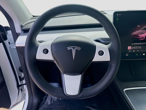 Used 2024 Tesla Model Y Long Range image 11