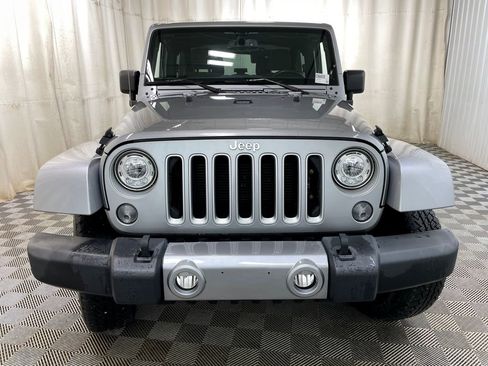 Used 2018 Jeep Wrangler Sahara w/ Connectivity Group AWD/4WD image 10