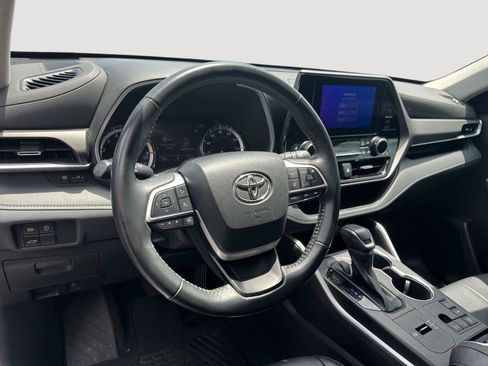 Used 2023 Toyota Highlander XLE FWD image 10