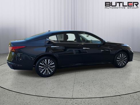 Used 2025 Nissan Altima 2.5 SV FWD image 7
