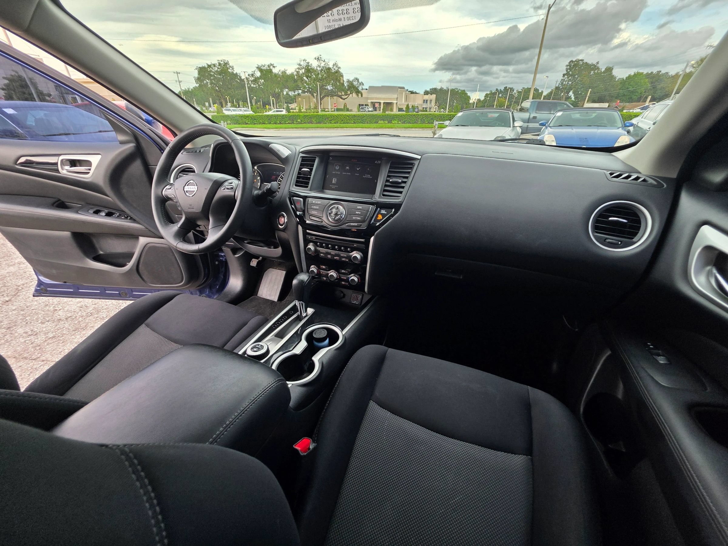Used 2018 Nissan Pathfinder SV AWD/4WD image 19