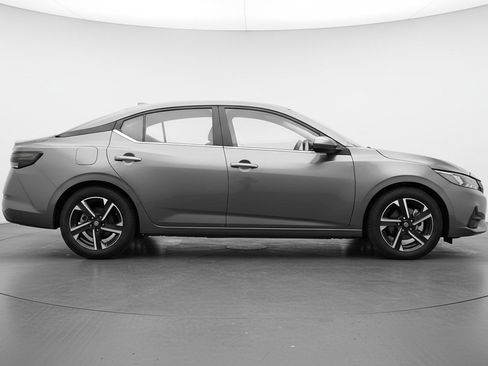 Used 2025 Nissan Sentra SV image 11