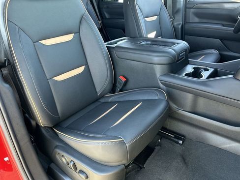 Used 2024 GMC Yukon AT4 w/ Technology Package AWD/4WD image 28