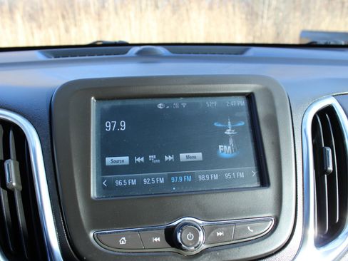 Used 2018 Chevrolet Equinox LT FWD image 26