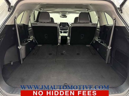 Used 2022 Toyota Highlander XLE image 19