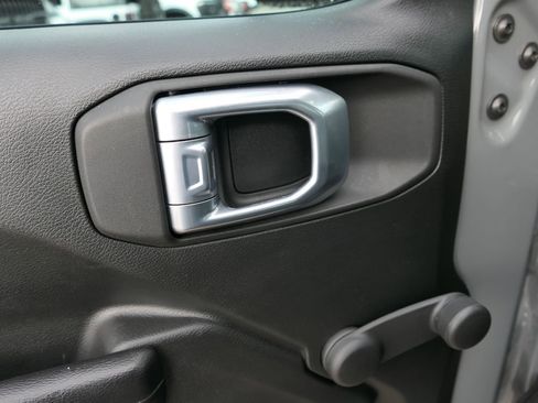 Used 2021 Jeep Wrangler Sport image 12