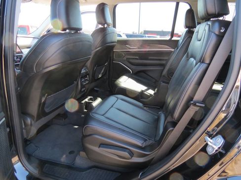 Used 2023 Jeep Grand Cherokee L Limited w/ Black Appearance Package image 25