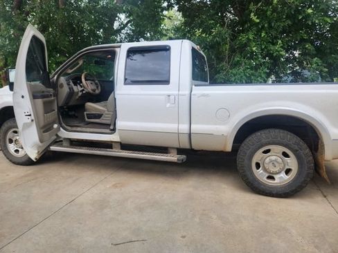 Used 2010 Ford F250 Lariat AWD/4WD image 6