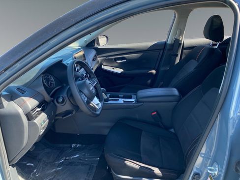 Used 2025 Nissan Sentra SR w/ Midnight Edition FWD image 9