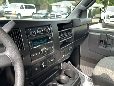 Used 2018 Chevrolet Express 3500 LT w/ LT Preferred Equipment Group RWD image 13