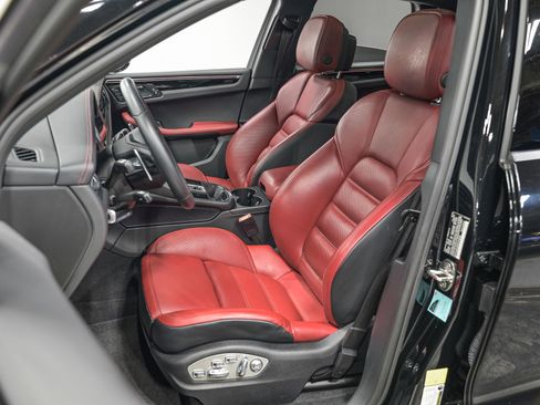 Used 2023 Porsche Macan AWD/4WD image 16