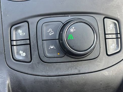 Used 2024 GMC Terrain SLE w/ Driver Convenience Package FWD image 31