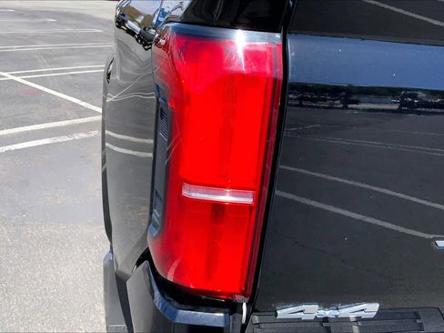 Used 2025 Toyota Tacoma SR5 AWD/4WD image 27