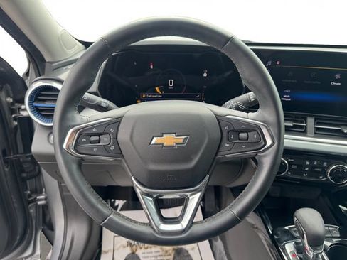 Used 2024 Chevrolet Trax LT w/ LT Convenience Package FWD image 13