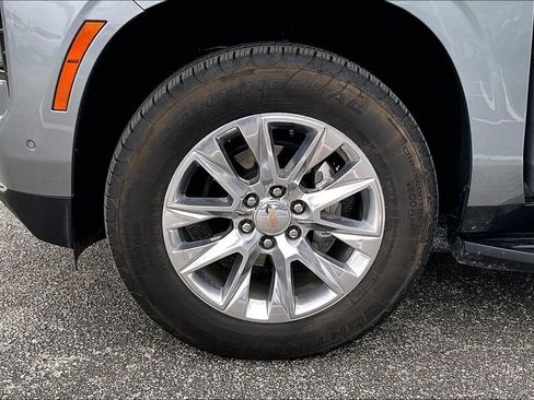 Used 2025 Chevrolet Suburban Premier image 11