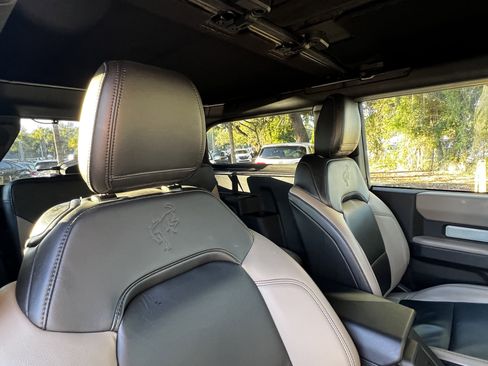 Used 2023 Ford Bronco Wildtrak image 39