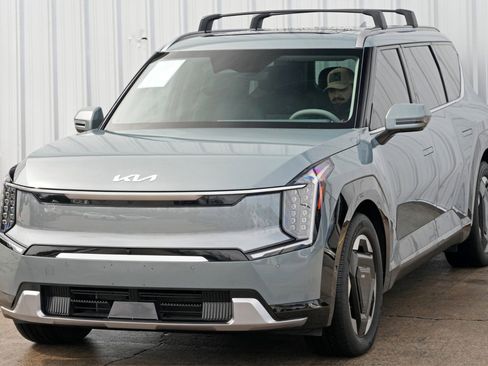 Used 2024 Kia EV9 Land image 55