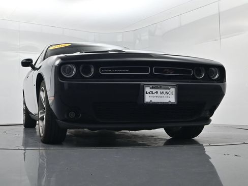 Used 2016 Dodge Challenger R/T RWD image 29