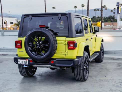 Used 2023 Jeep Wrangler Unlimited Sahara AWD/4WD image 9
