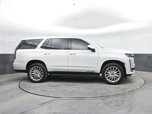 Used 2024 Cadillac Escalade Premium Luxury AWD/4WD image 9