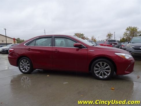 Used 2017 Toyota Camry XLE w/ Moonroof Package FWD image 5