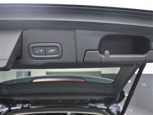 Certified 2022 Volvo XC60 B6 Inscription w/ Advanced Package image 25