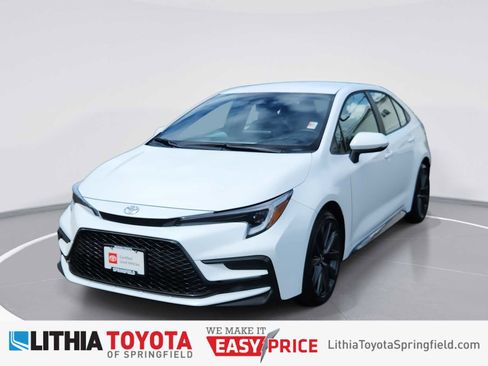 Certified 2025 Toyota Corolla SE image 1