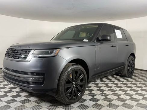 Used 2025 Land Rover Range Rover SE image 2