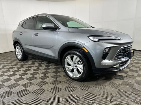 Used 2024 Buick Encore GX Preferred w/ Comfort Package image 2