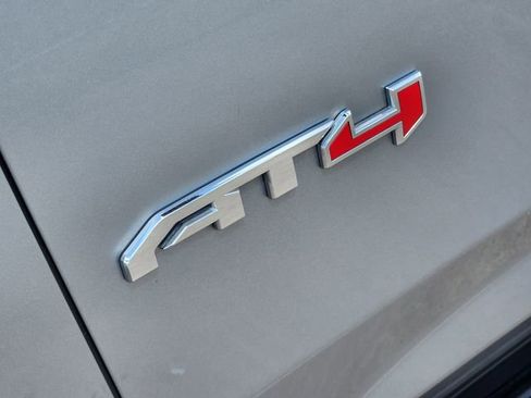 Used 2025 GMC Yukon AT4 AWD/4WD image 12