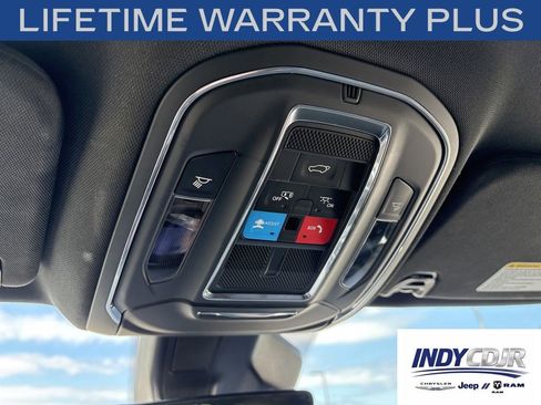 Used 2023 Jeep Wagoneer Series III w/ Preferred Equipment Group AWD/4WD image 19