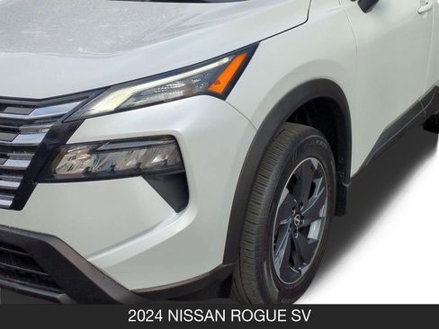 Used 2024 Nissan Rogue SV w/ SV Premium Package FWD image 10