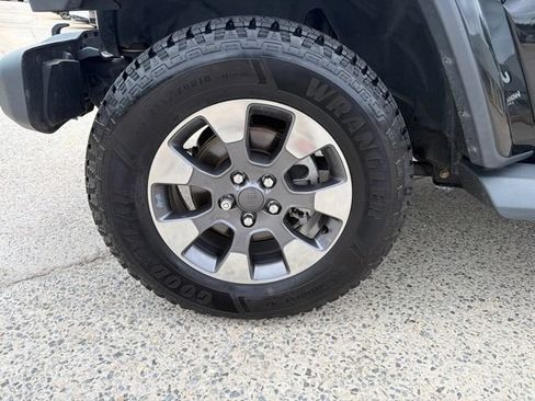 Used 2019 Jeep Wrangler Unlimited Sahara AWD/4WD image 9