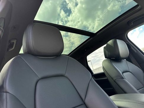 Used 2025 Porsche Cayenne image 17