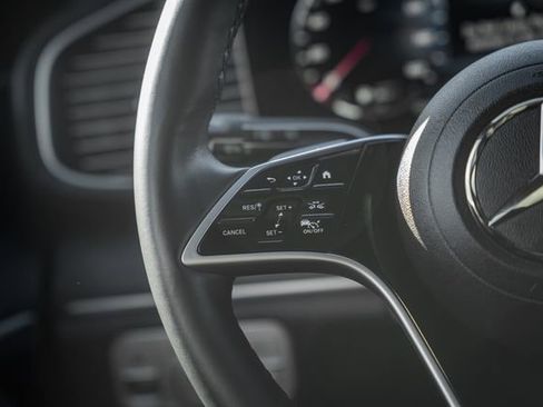 Certified 2025 Mercedes-Benz GLS 450 4MATIC image 31