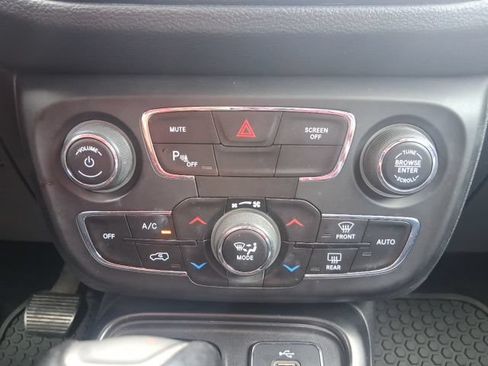 Used 2019 Jeep Compass Trailhawk w/ Cold Weather Group AWD/4WD image 23