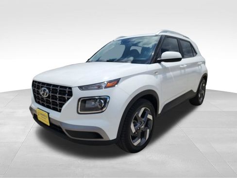 Used 2024 Hyundai Venue SEL FWD image 3