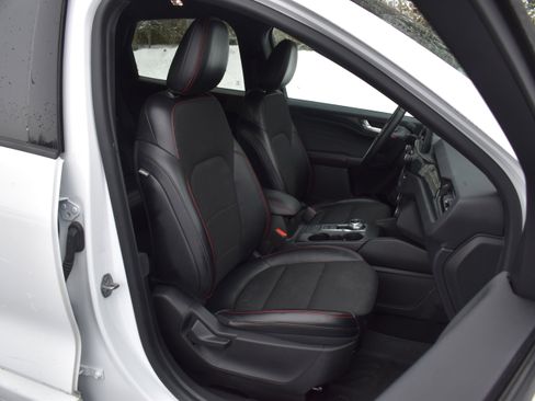 Used 2023 Ford Escape ST-Line image 25