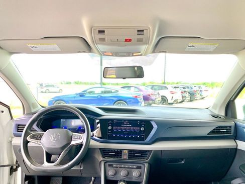 Used 2022 Volkswagen Taos SE image 15