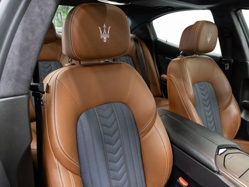 Used 2018 Maserati Ghibli GranLusso RWD image 23