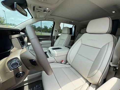 Used 2024 GMC Yukon Denali AWD/4WD image 17