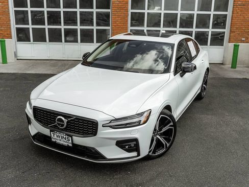 Used 2023 Volvo S60 B5 Plus w/ Climate Package AWD/4WD image 2