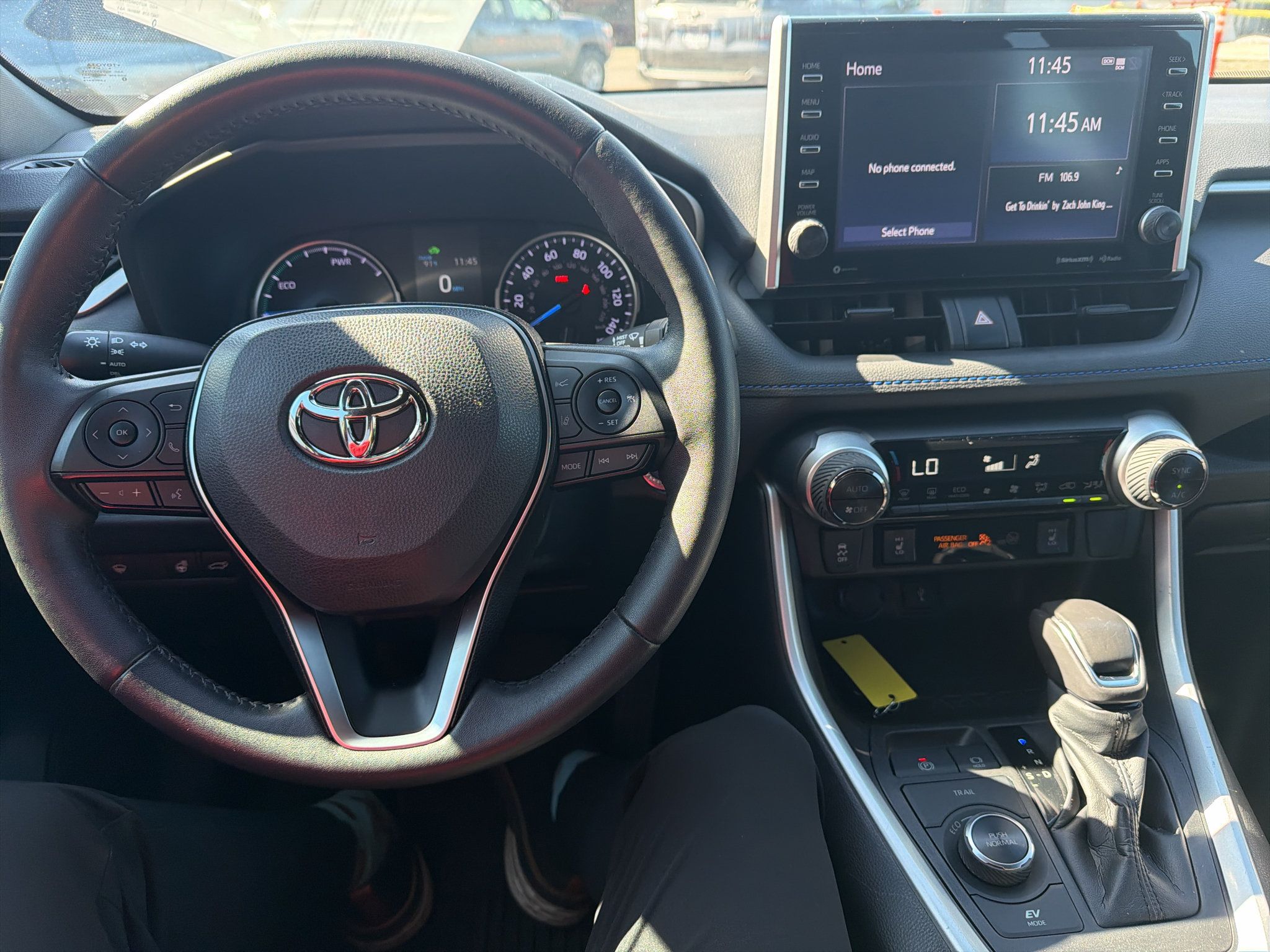 Used 2022 Toyota RAV4 SE w/ Convenience Package AWD/4WD image 3
